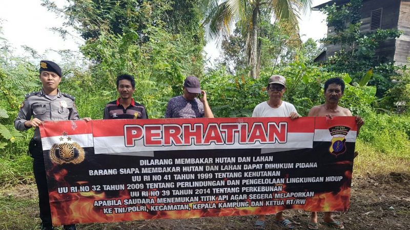 BRIPDA RAHMAT. MW KAMPANYEKAN BAHAYA KARHUTLAH DI KAMPUNG TANJUNG LAONG KEC. MUARA PAHU