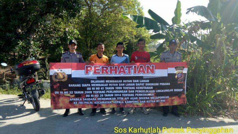 ANGGOTA POLSEK PENYINGGAHAN KAMPANYEKAN BAHAYA KARHUTLAH DI KAMPUNG PENYINGGAHAN ULU