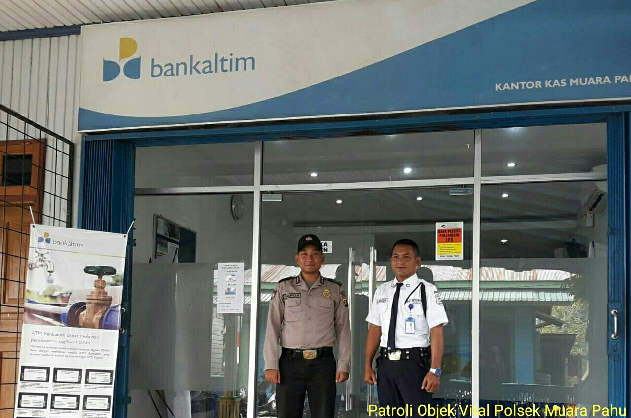 PETUGAS PATROLI DIALOGIS POLSEK MUARA PAHU BERIKAN PESAN KAMTIBMAS KEPADA SECURITY BANK BPD KALTIMTARA KEC. MUARA PAHU