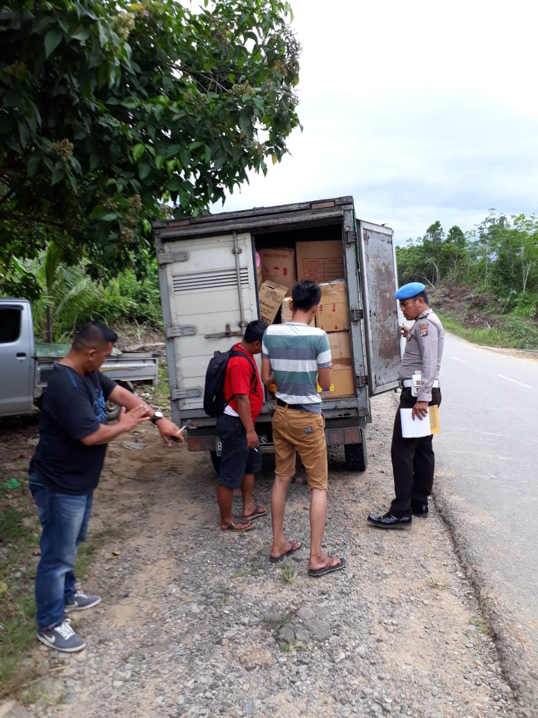 CIPTAKAN HARKAMTIBMAS POLSEK SILUQ NGURAI GIATKAN RAZIA PEREDARAN MIRAS DI WILAYAH HUKUM POLSEK SILUQ NGURAI