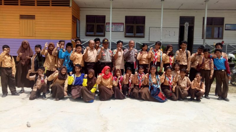 PGS KAPOLSEK MUARA PAHU IPTU ANDREAS. TP MELAKSANAKAN SOSIALISASI NARKOBA DI SDN 02 MUARA PAHU