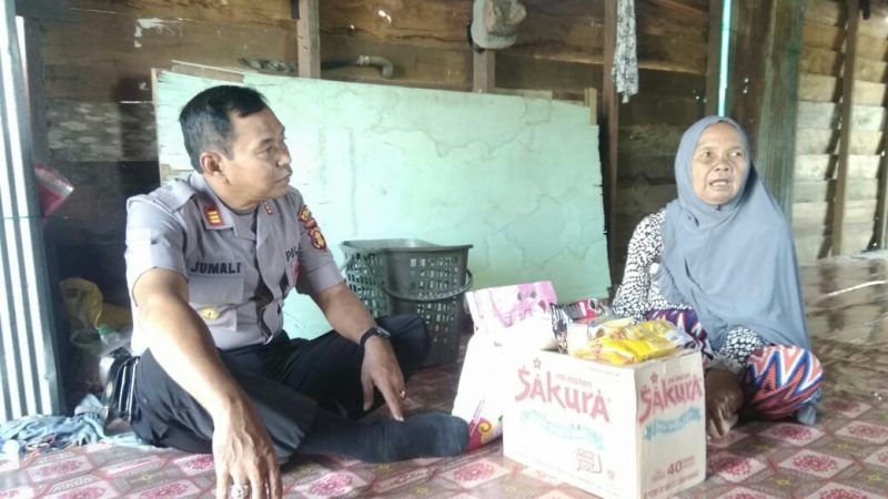 KEGIATAN MINGGUAN POLSEK MUARA PAHU BERBAGI DENGAN WARGA YANG TIDAK MAMPU