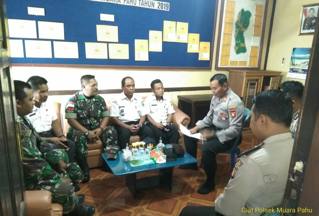 RAPAT KORDINASI KAPOLSEK MUARA PAHU DAN MUSPIKA TERKAIT TITIK HOTSPOT YANG KIAN BERMUNCULAN