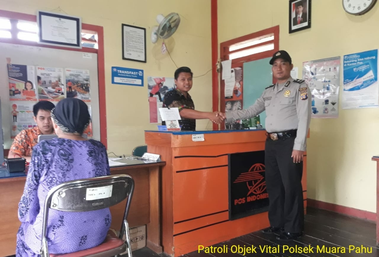 PS. KA SPAKT 1 POLSEK MUARA PAHU TERJUN LANGSUNG SAMBANGI KANTOR POS DAN BERIKAN PESAN KAMTIBMAS