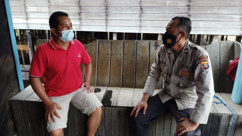 Anggota Poksek Jempang Sambang Tokoh di Kampyng Tanjung Jone Kecamatan Jempang