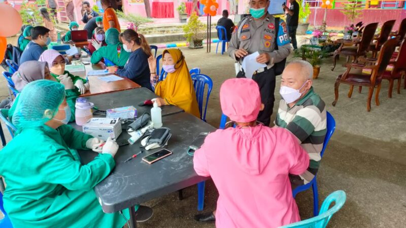 Vaksin Presisi TNI-POLRI Polres Kubar Sasar Lansia Dan Anak Usia 6-11 Tahun Di SDN 003 Melak