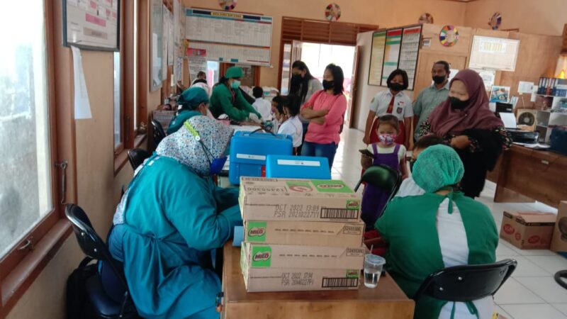 Polsek Bersama Koramil Amankan Vaksinasi Covid-19 Anak Usia 6-11 Tahun di SDN 007 Sekolaq Darat