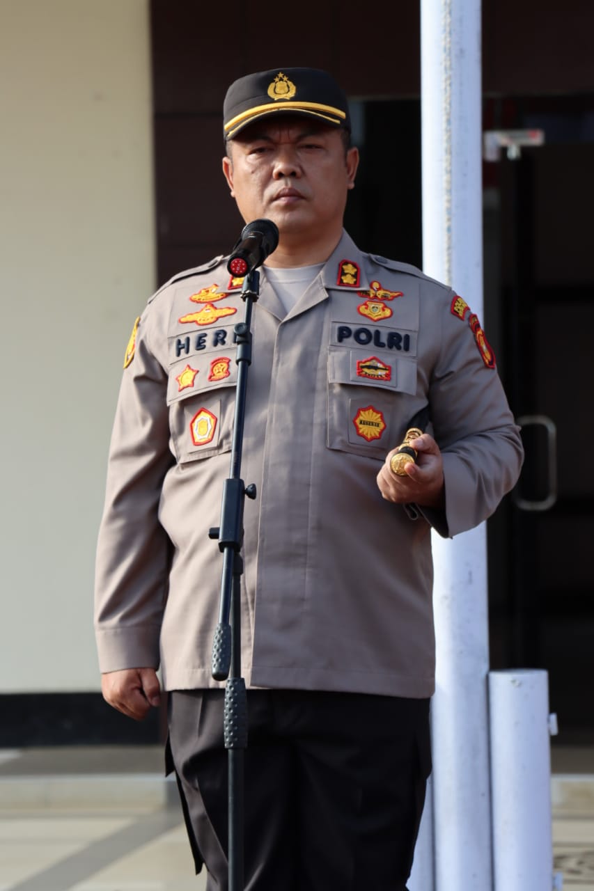 Pimpin Apel Perdana, Kapolres Kubar Ajak Personil Tanamkan Disiplin Dalam Bertugas
