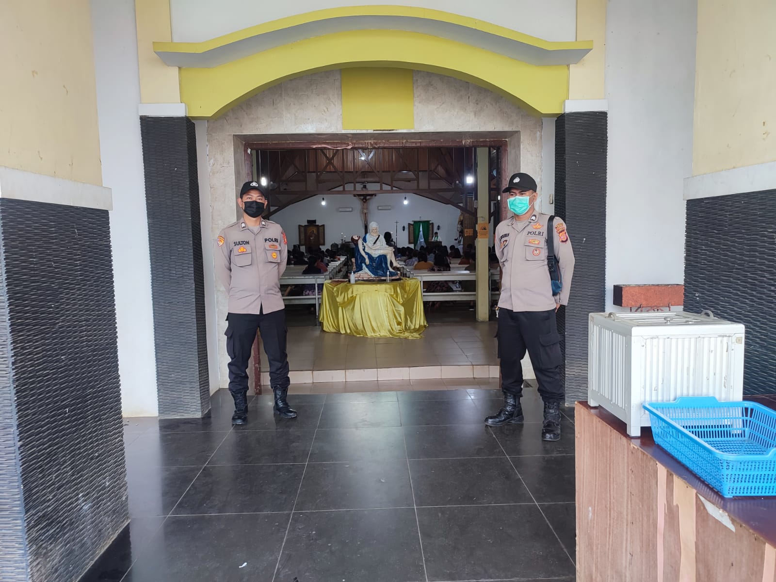 KEGIATAN RUTIN PENGAMANAN GEREJA MINGGU POLRES KUTAI BARAT DAN JAJARAN POLSEK