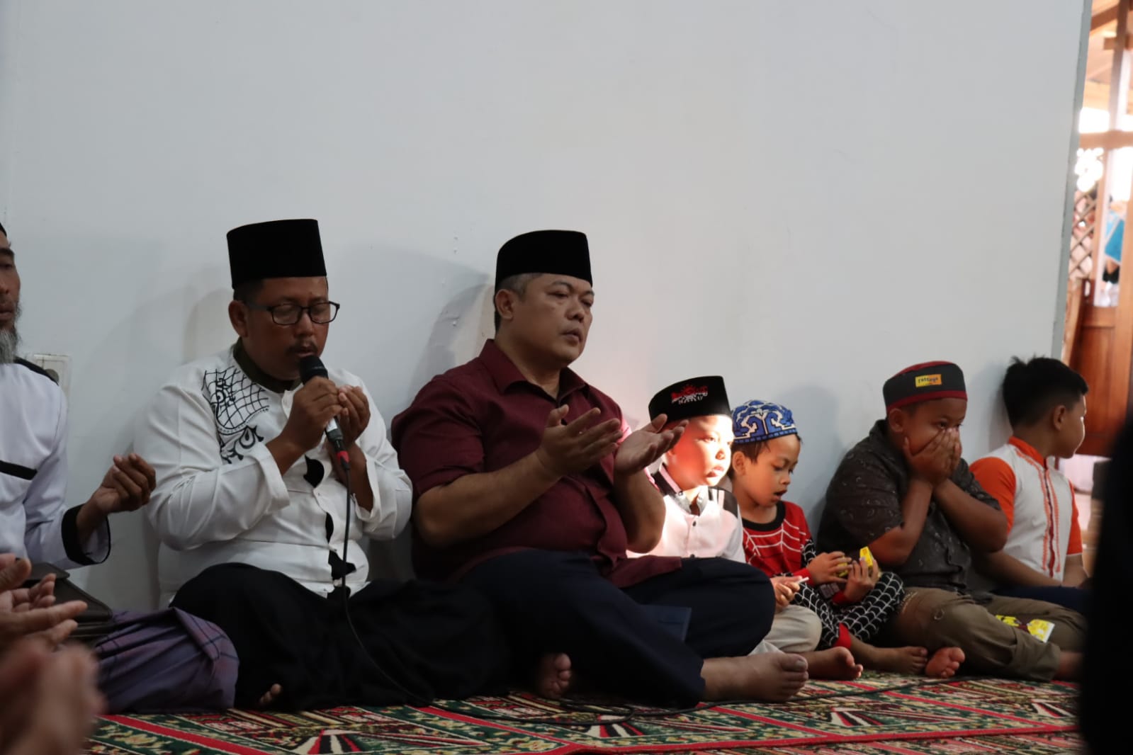 KEPEDULIAN SESAMA KAPOLRES KUTAI BARAT GELAR DOA BERSAMA DAN SANTUNAN ANAK YATIM PIATU