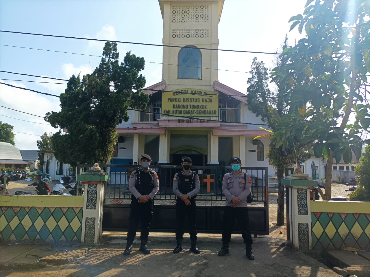 KEGIATAN RUTIN PENGAMANAN GEREJA MINGGU POLRES KUTAI BARAT DAN JAJARAN POLSEK