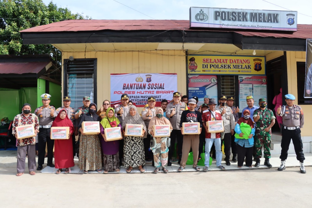 KAPOLRES KUBAR KUNKER KE POLSEK BARONG TONGKOK, LONG IRAM, MELAK DAN PEMBERIAAN BANSOS DAMPAK KENAIKAN BBM