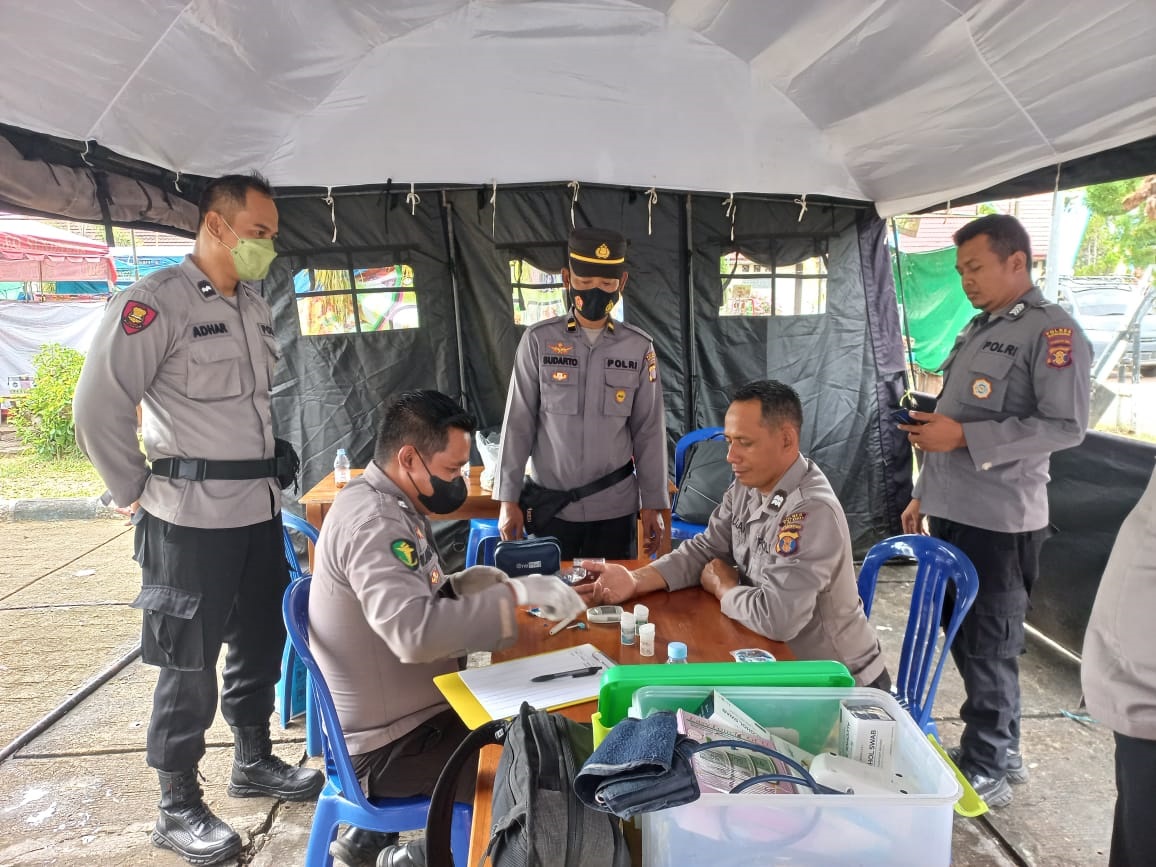 URKES POLRES KUBAR GELAR PEMERIKSAAN KESEHATAN GRATIS DALAM RANGKA HUT KABUPATEN KUTAI BARAT KE 23