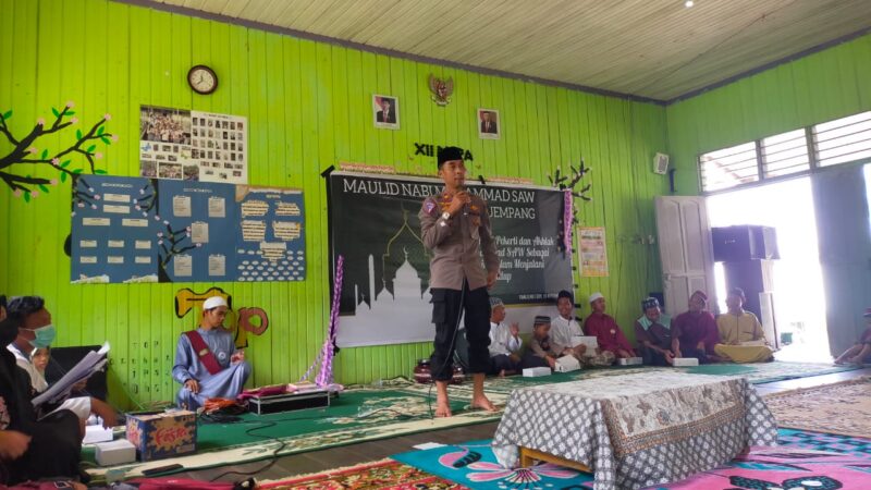 KAPOLSEK JEMPANG POLRES KUBAR HADIRI  GIAT MAULID NABI MUHAMMAD SAW