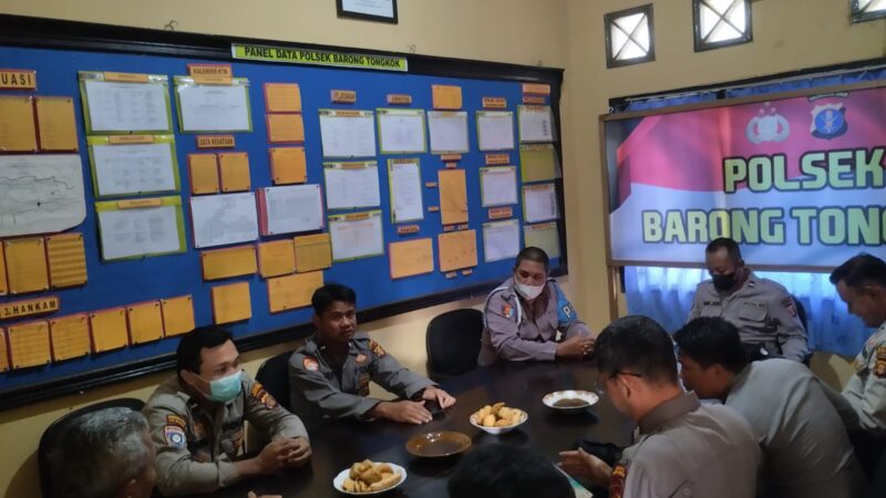 Evaluasi Kinerja, Polsek Barong Tongkok Laksanakan Aneh Di Aula Mapolsek Barong Tongkok.