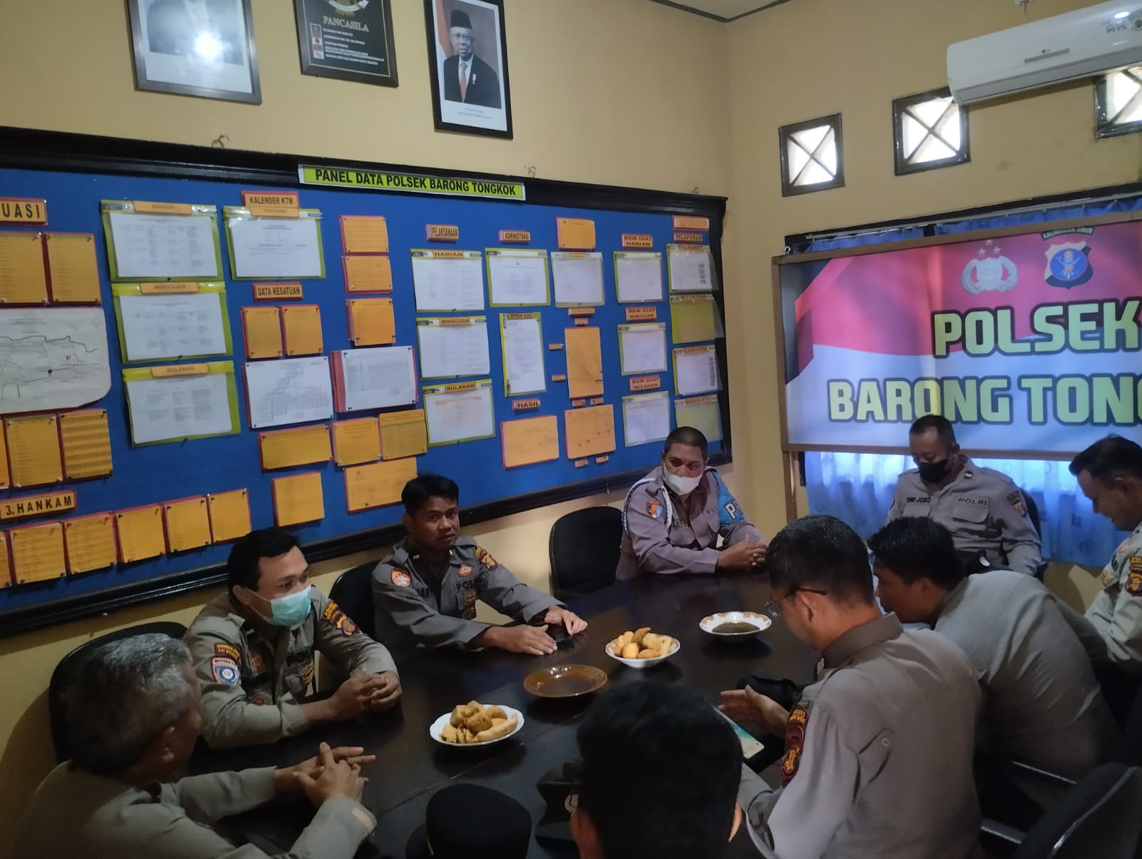 Evaluasi Kinerja, Polsek Barong Tongkok Laksanakan Aneh Di Aula Mapolsek Barong Tongkok.