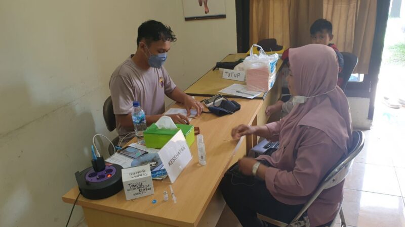 Dokkes Polres Kubar Tetap Melaksanakan Giat Gerai Vaksin Untuk Masyarakat Di Klinik Polres Kubar