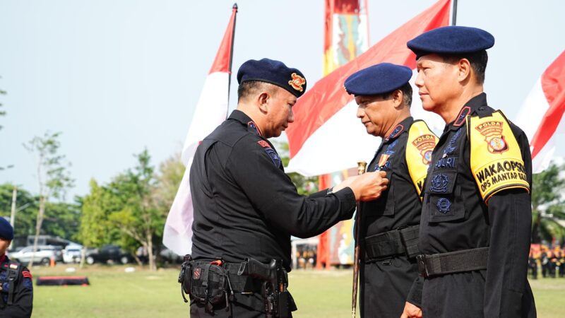 Peringati HUT Ke-78 Korps Brimob Polri, Kapolda dan Wakapolda Kaltim Terima Anugerah Kehormatan Warga Brimob