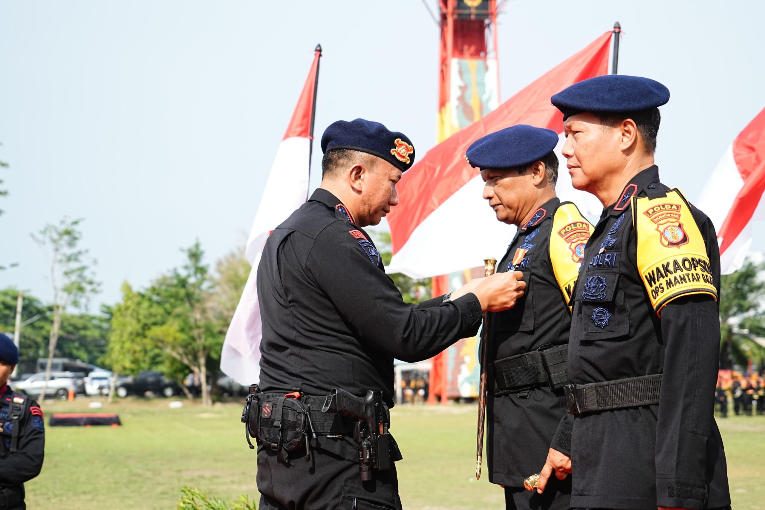 Peringati HUT Ke-78 Korps Brimob Polri, Kapolda dan Wakapolda Kaltim Terima Anugerah Kehormatan Warga Brimob