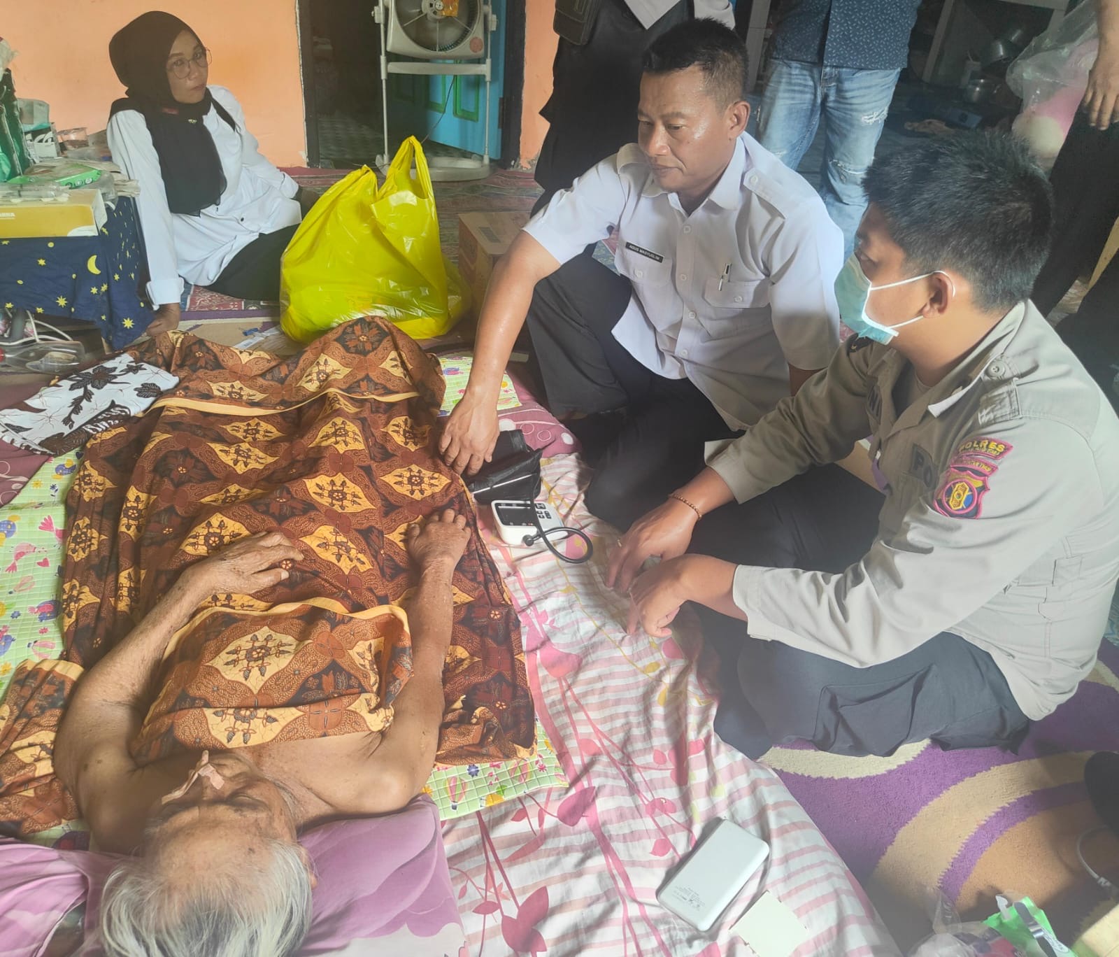 Wujud Sinergi, Polres PPU Bersama Baznas Salurkan Bantuan Sosial dan Bakti Kesehatan Kepada Warga Yang Menderita Stroke