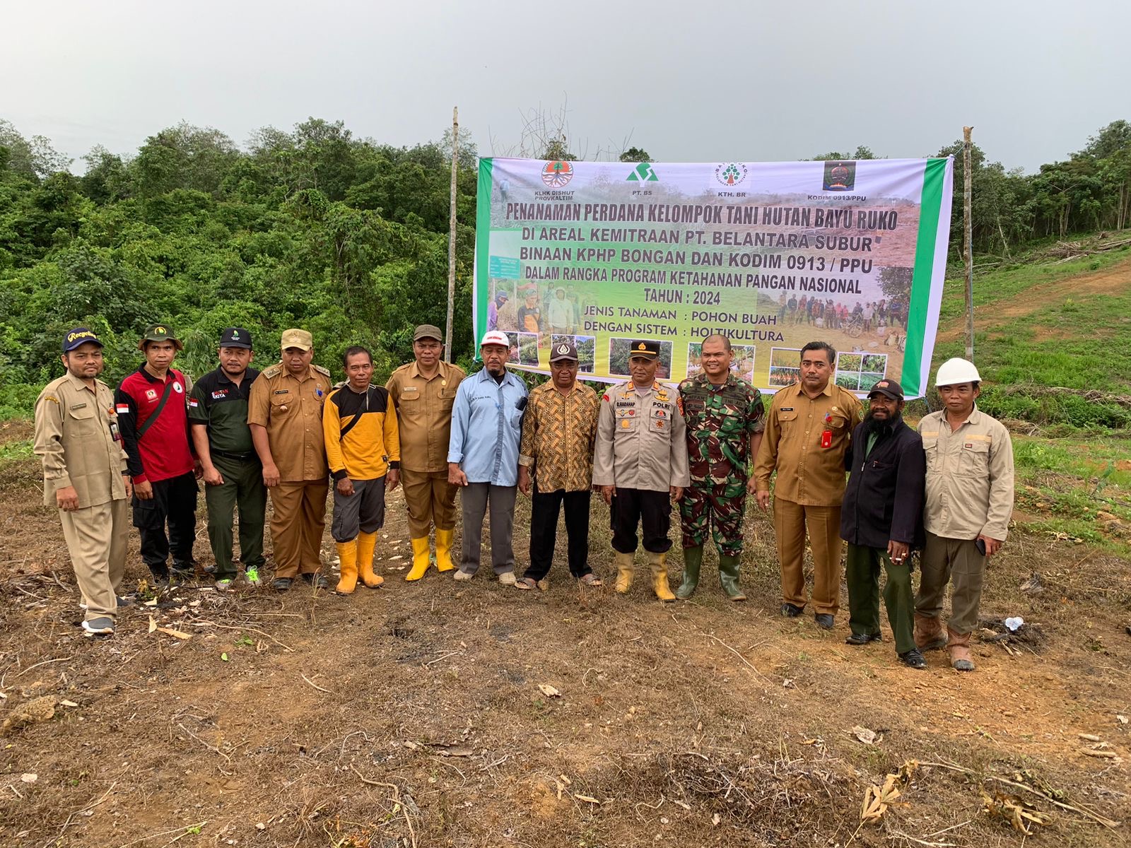 Sinergitas TNI-Polri Bersama Forkapimda Lakukan Penanaman Perdana Kelompok Tani Hutan Bayu Riko Kabupaten PPU