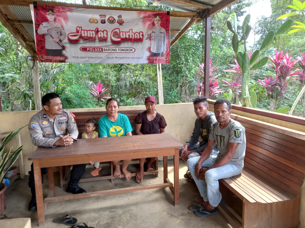 Jumat Curhat Polsek Barong Tongkok Bersama Dengan Masyarakat Kampung Linggang Bingung