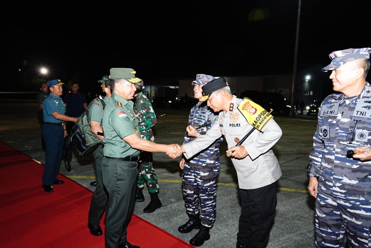 Kapolda Kaltim Sambut Kedatangan Panglima TNI di Bumi Etam