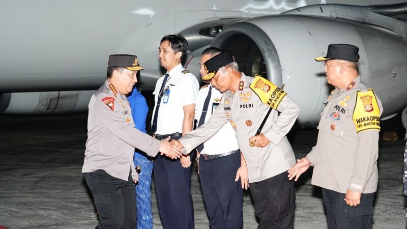 Kapolda Kaltim Sambut Kedatangan Kapolri di Kota Balikpapan