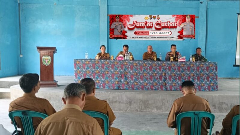 Polsek Jempang Melaksanakan Jumat Curhat Di Kantor Petinggi