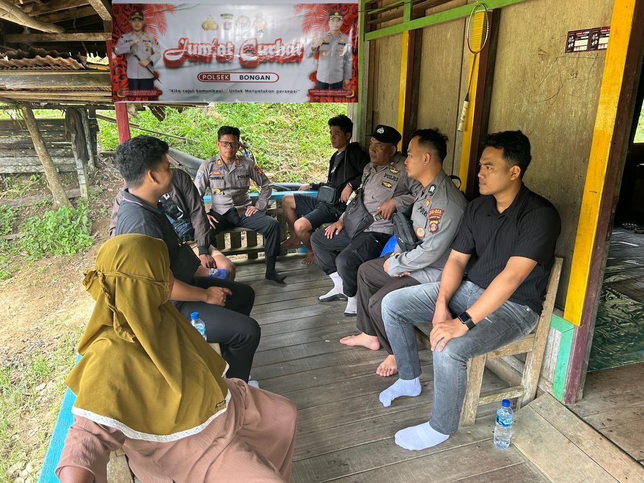 Kapolsek Bongan Melaksanakan Jumat Curhat Guna Mendengar Aspirasi Dari Masyarakat