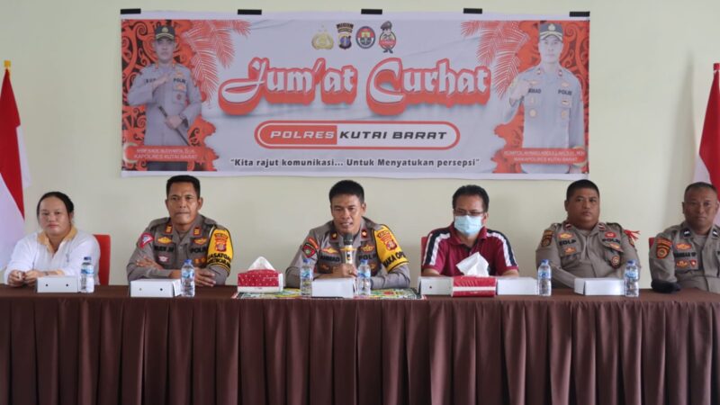 Polres Kutai Barat Melaksanakan Jumat curhat di SMK Purnama 1