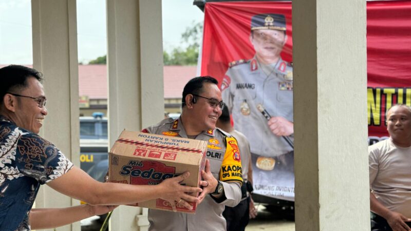 *Polda Kaltim Kirim 3 Truk Bantuan Kemanusiaan Untuk Korban Banjir Bandang Kabupaten Mahulu*