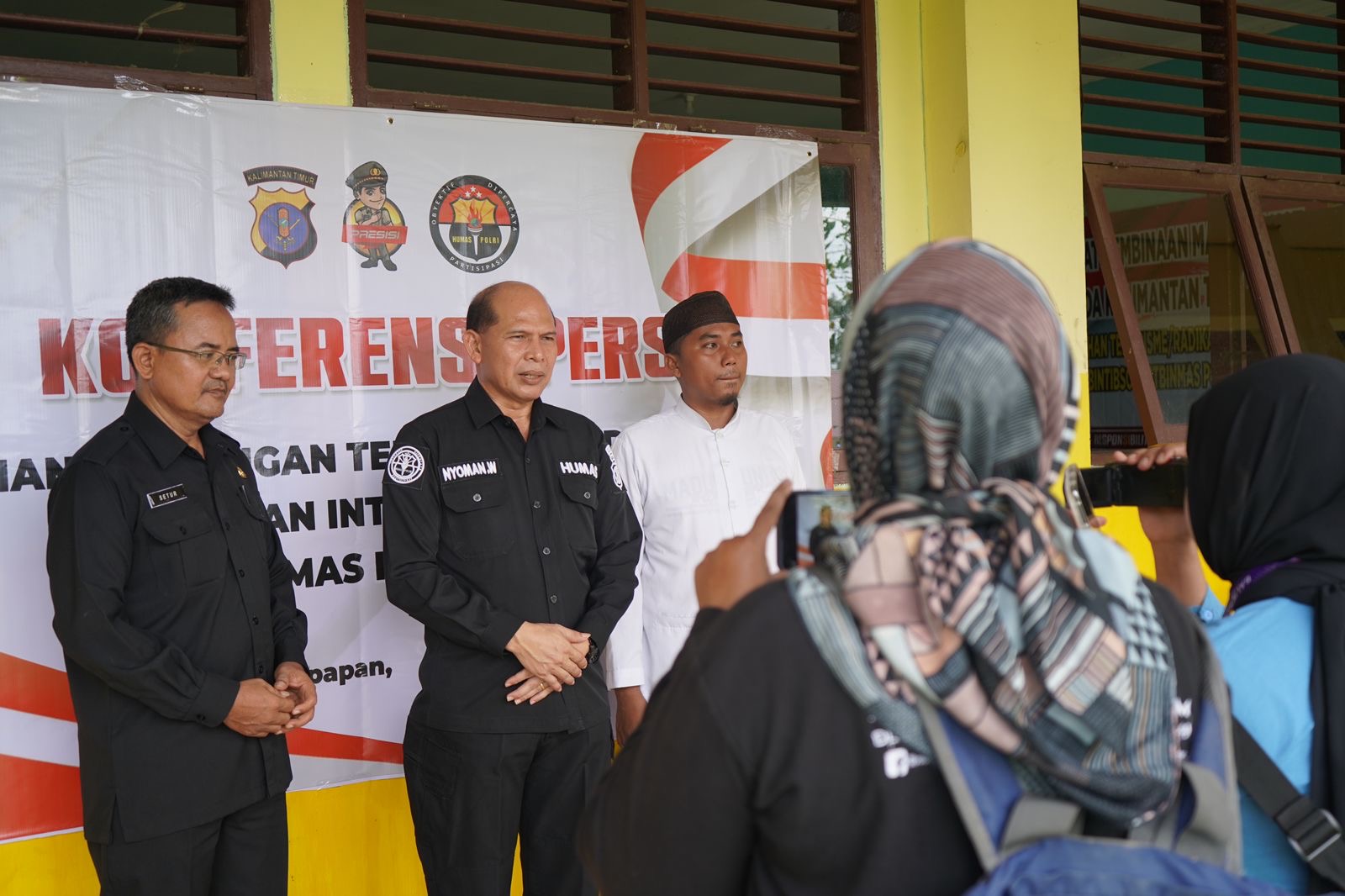 Cegah Paham Terorisme, Radikalisme, Dan Intoleransi, Ditbinmas Dan Bidhumas Polda Kaltim Gelar Sosialisasi Sekaligus Konferensi Pers Di Ponpes Nur Hidayah Balikpapan