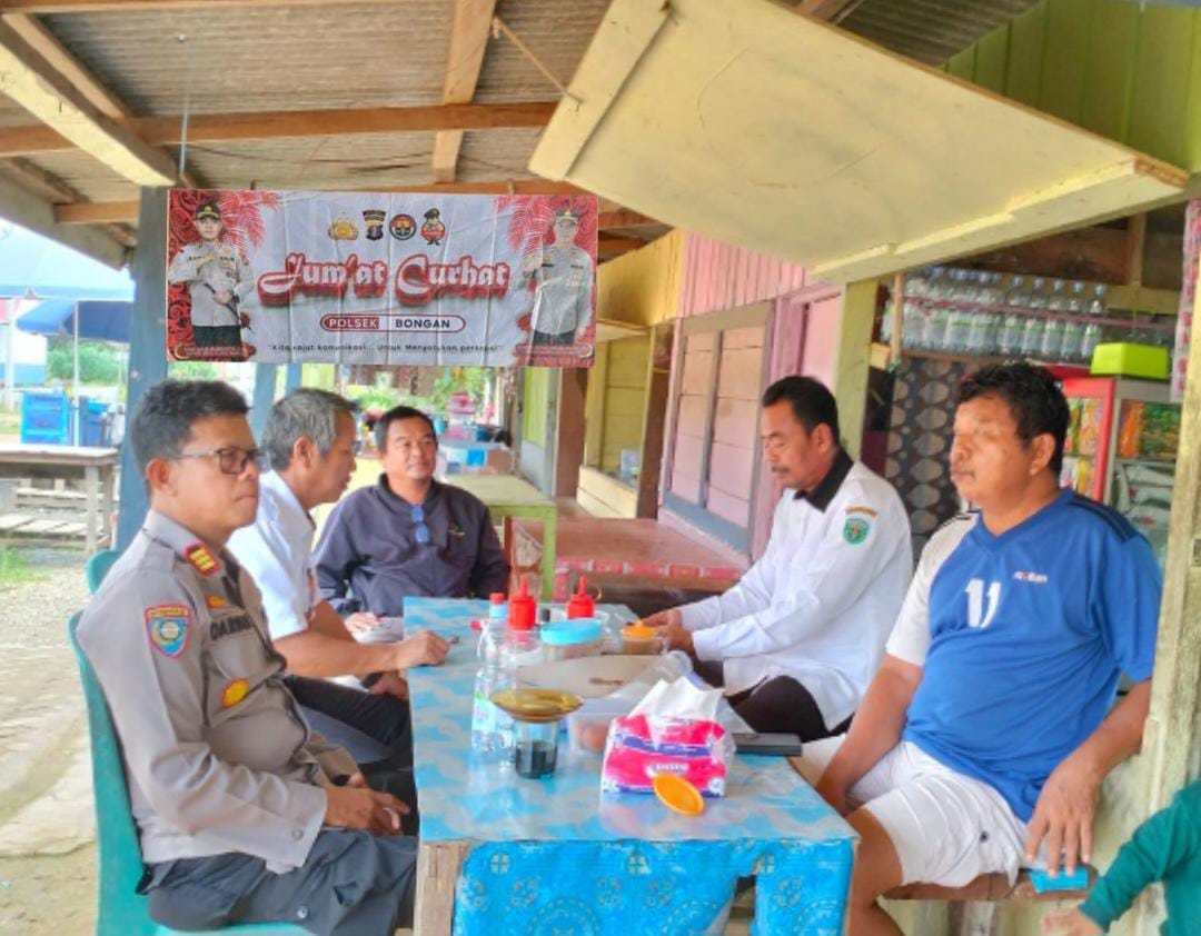 Kapolsek Bongan Laksanakan Giat Jumat Curhat Rutin Dengan Masyarakat