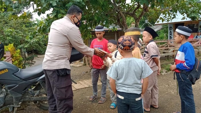 Aipda Andi Ikbal, Polisi Pejuang Literasi untuk Anak-anak Salebba Bone