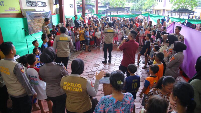 Polri Dirikan Dapur Lapangan dan Gelar Trauma Healing untuk Korban Kebakaran di Kebon Kosong