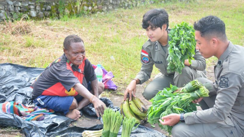 Peduli Perekonomian Lokal, Polisi Belanja Langsung dari Mama-Mama Papua di Mimika