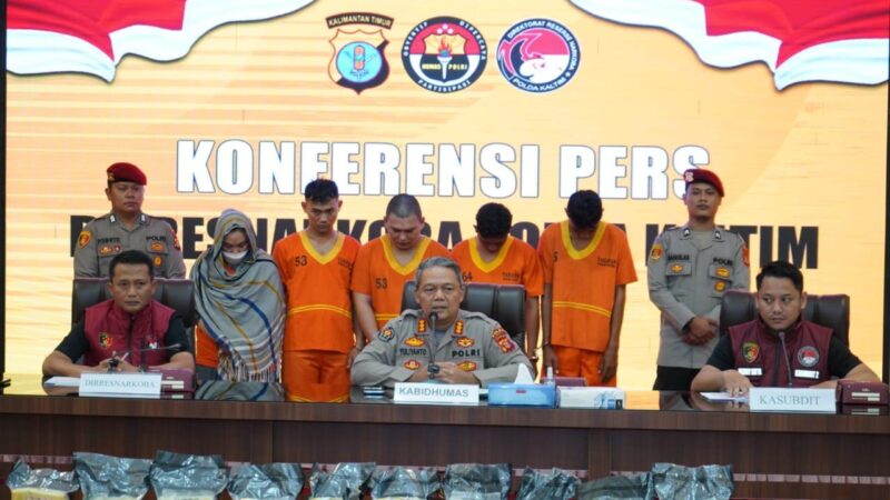 Polda Kaltim Gelar Konferensi Pers Pengungkapan Kasus Narkotika, Lima Tersangka Diamankan