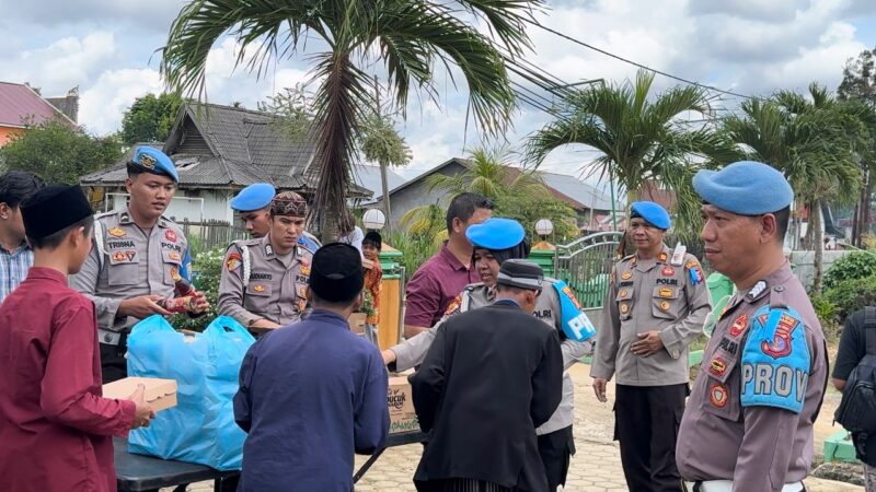 Jumat Berkah Sipropam Polres Kutai Barat Lakukan Baksos