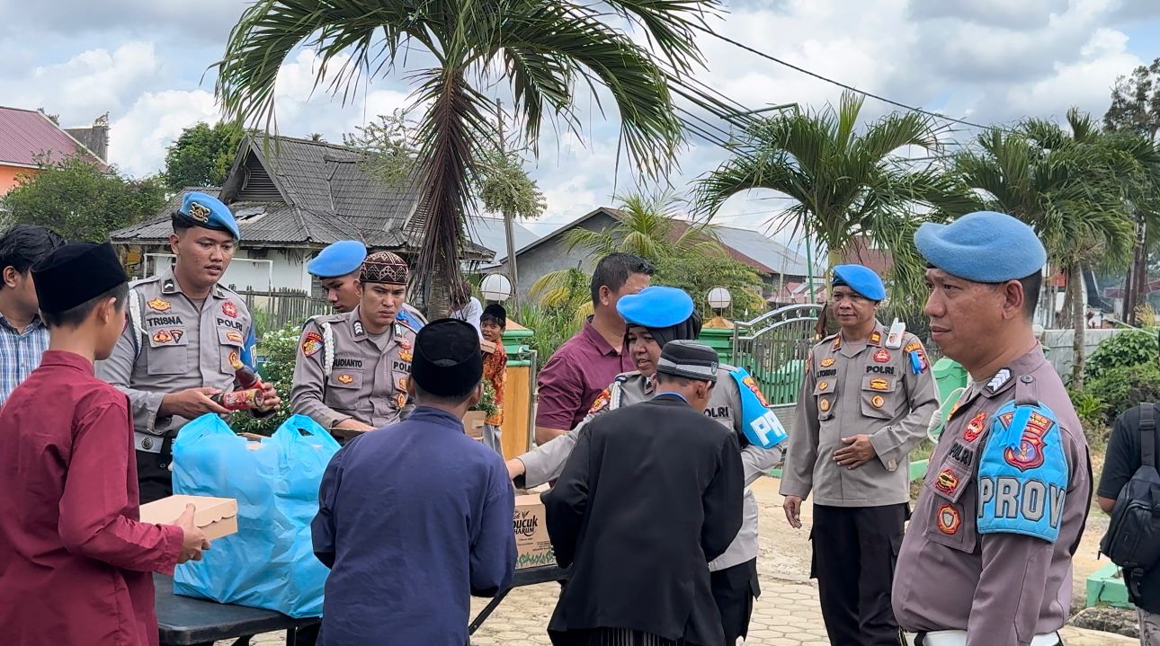 Jumat Berkah Sipropam Polres Kutai Barat Lakukan Baksos