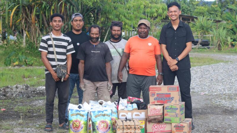 Bentuk Kepedulian, Personel Operasi Damai Cartenz 2025 Salurkan Bantuan Sembako di Yalimo