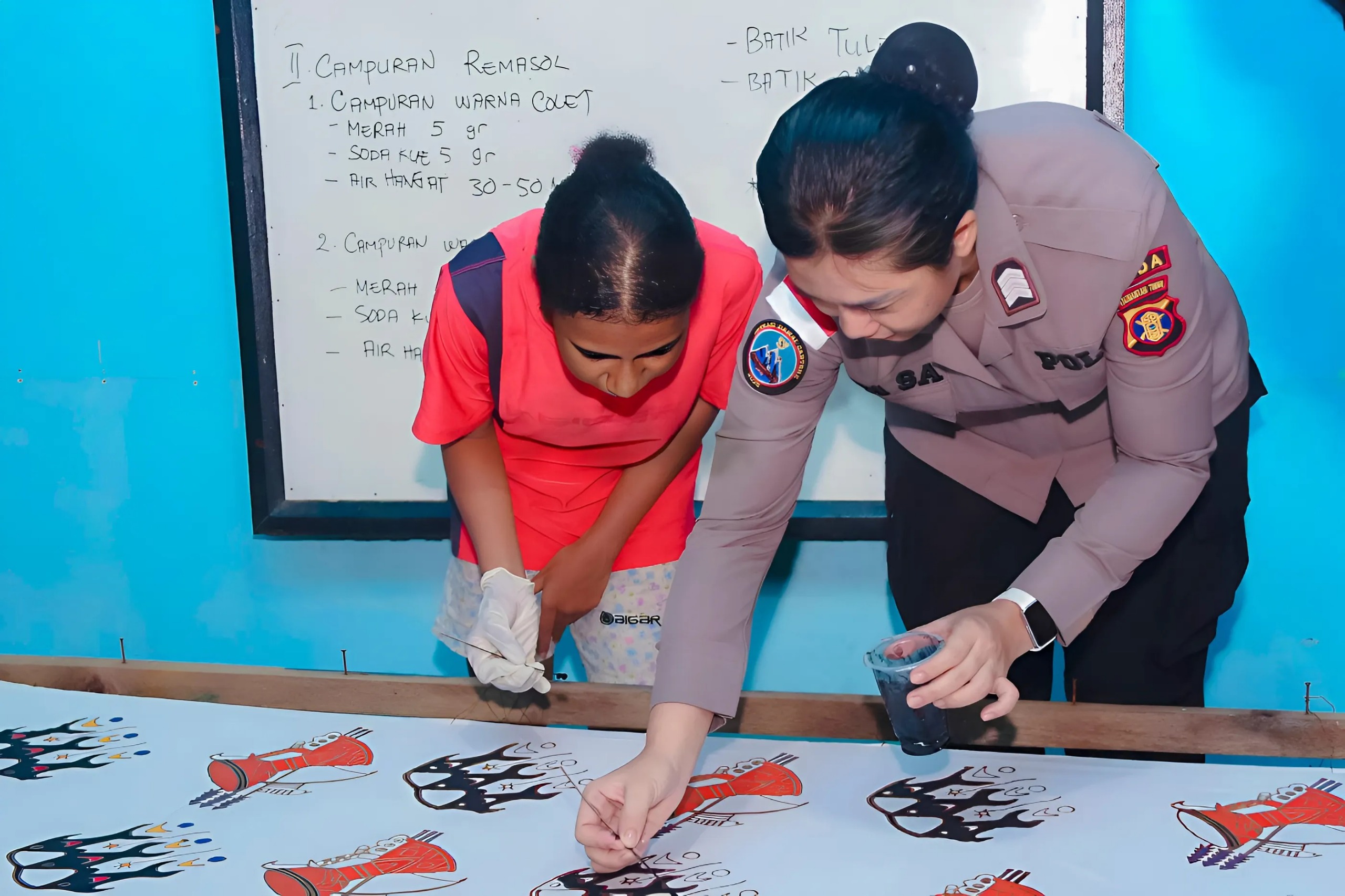 Brigpol Ita Kunjungi Sanggar Ameldi, Menjaga Warisan Batik Papua