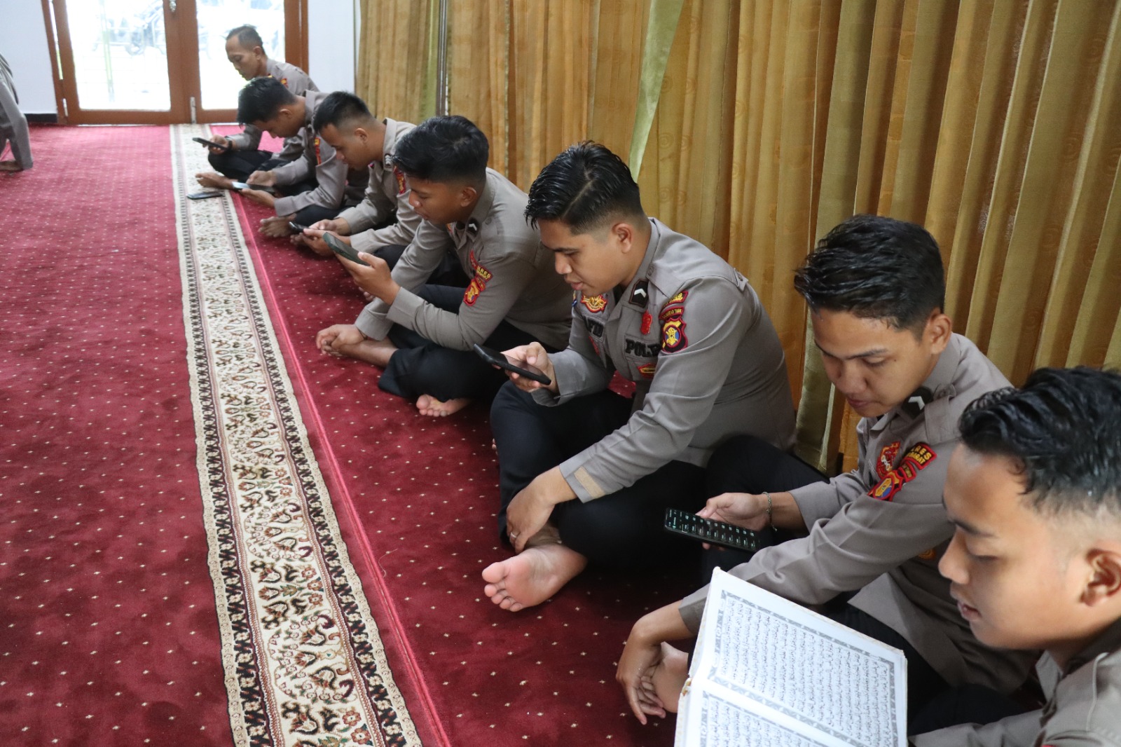Polres Kutai Barat Melaksanakan Giat Tadarus Al-Qur’an di Bulan Suci Ramadhan 1446 H