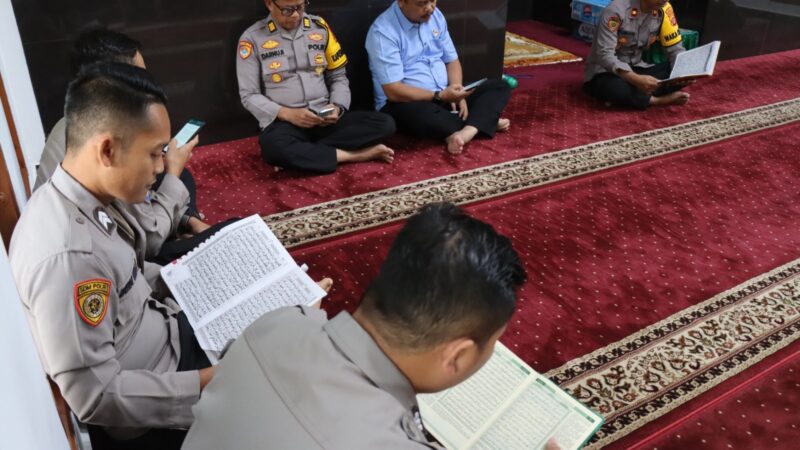 Polres Kutai Barat Melaksanakan Giat Tadarus Al-Qur’an di Bulan Suci Ramadhan 1446 H