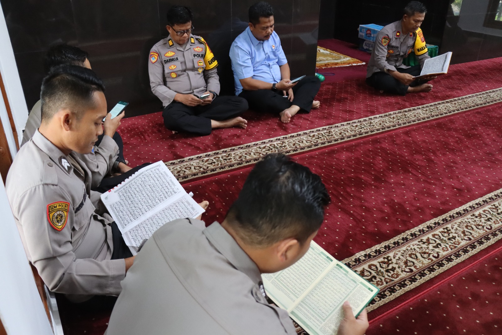 Polres Kutai Barat Melaksanakan Giat Tadarus Al-Qur’an di Bulan Suci Ramadhan 1446 H