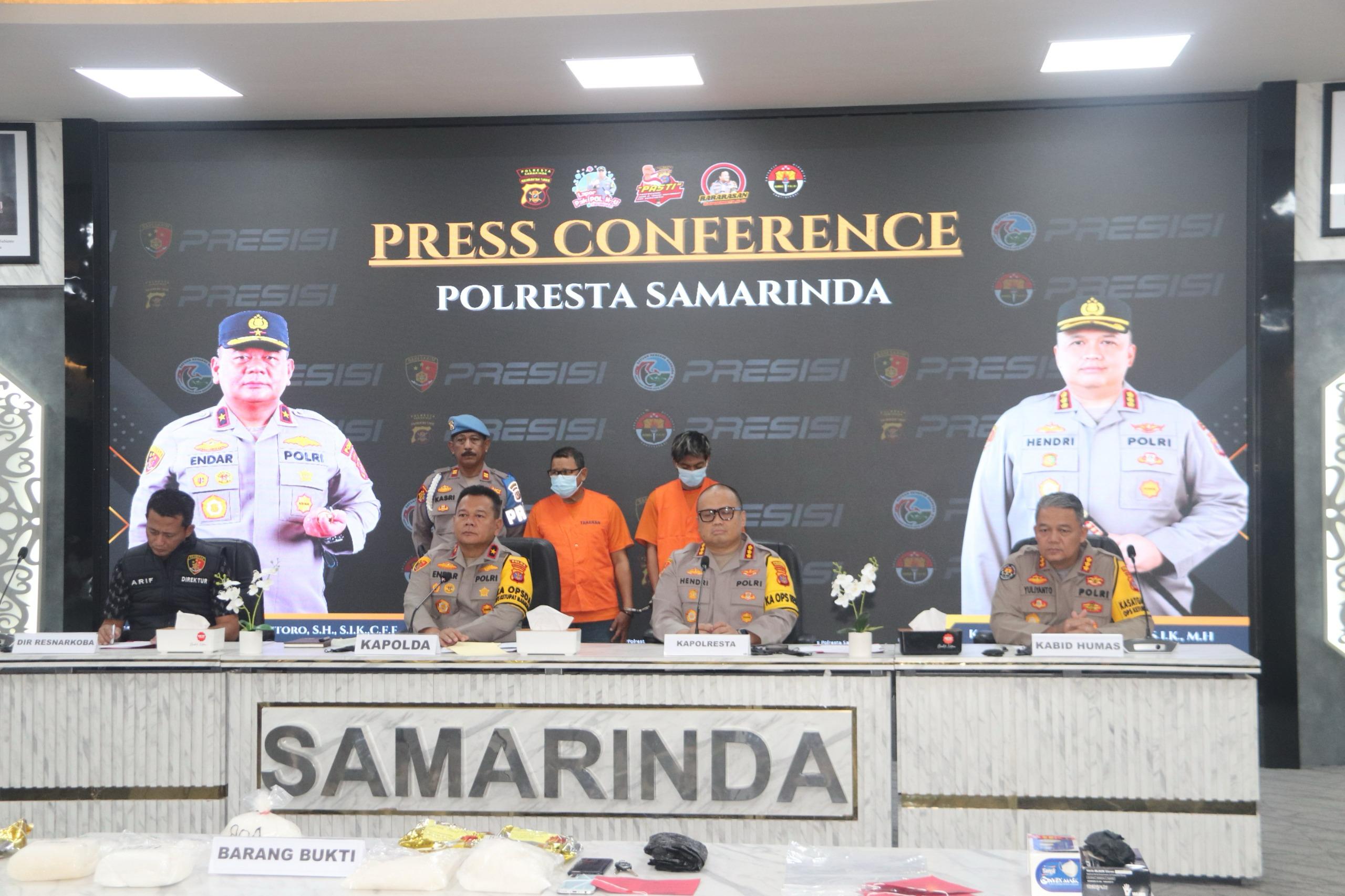 Kapolda Kaltim Pimpin Konferensi Pers Keberhasilan Polresta Samarinda Bongkar Jaringan Narkotika Jenis Sabu Seberat 5,1 Kg