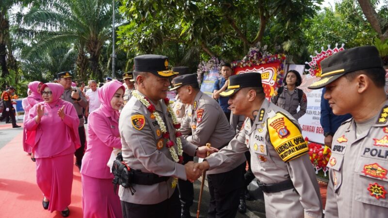 Polda Kaltim Gelar Upacara Penyambutan dan Farewell Parade Kapolda Baru