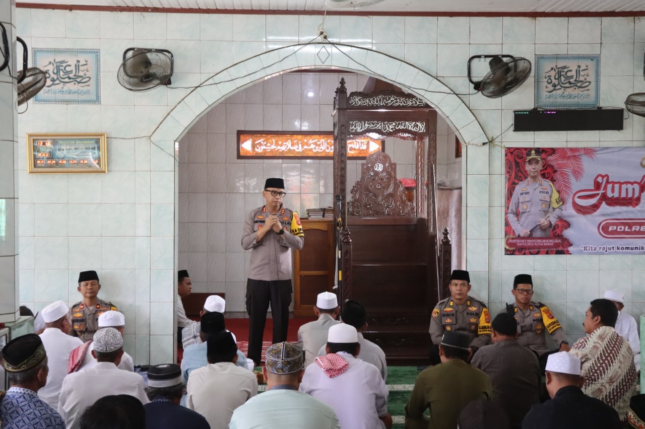 Kapolres Kutai Barat Hadiri Jumat Curhat, Polisi Dengarkan Keluhan Warga Secara Langsung